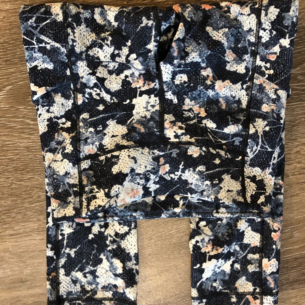 Lululemon Floral Crop size 4